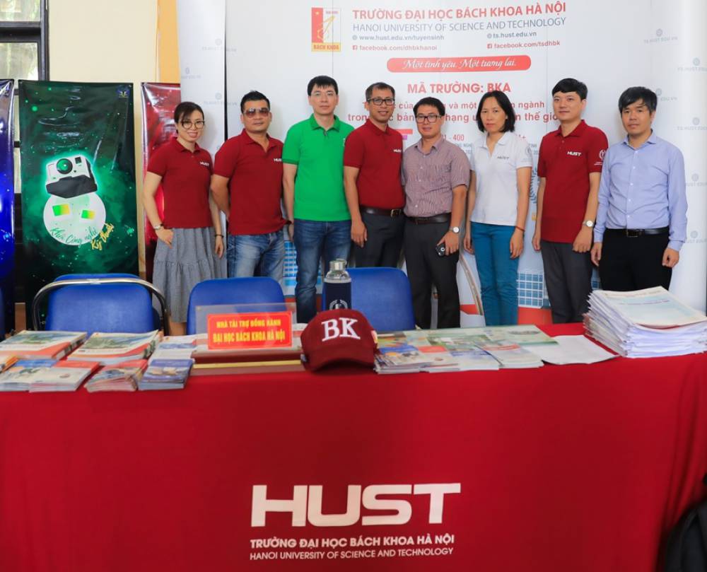 Trường ĐHBK Hà Nội đồng hành cùng học sinh trường THPT Chuyên Hùng Vương (Phú Thọ) trong chương trình “Người dẫn đường”